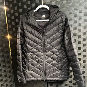 Women’s XL puffer coat. Black w/hood